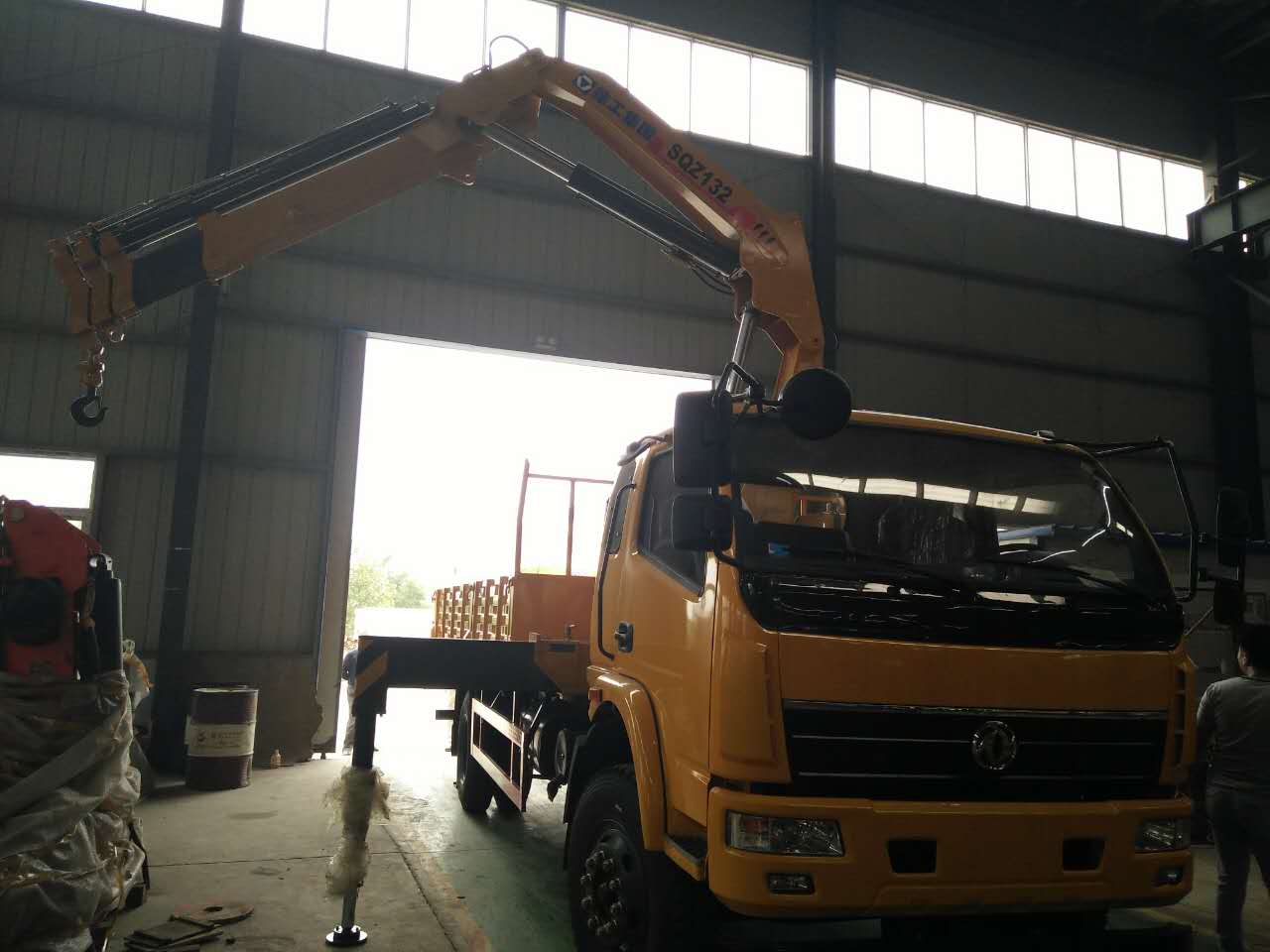 6.3噸隨車吊 6.3噸隨車吊